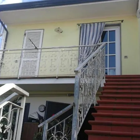 Splendida E Incantevole Casa A Due Passi Dal Mare Viareggio Exterior photo